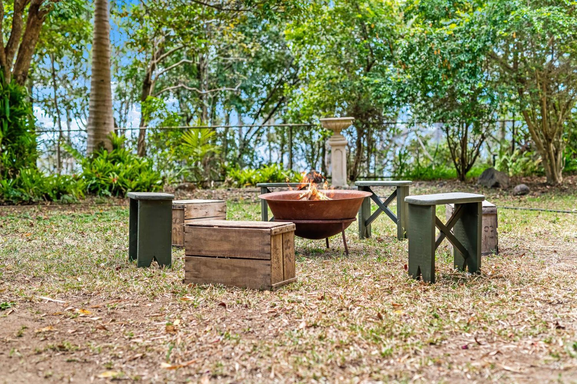 Holiday home Elevata Luxe Jacuzzi - Wood Fire - Claw Bath - Pet Friendly *