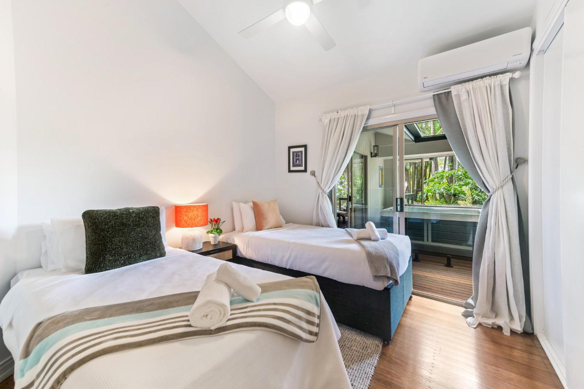 Elevata Luxe Jacuzzi - Wood Fire - Claw Bath - Pet Friendly Holiday home Montville