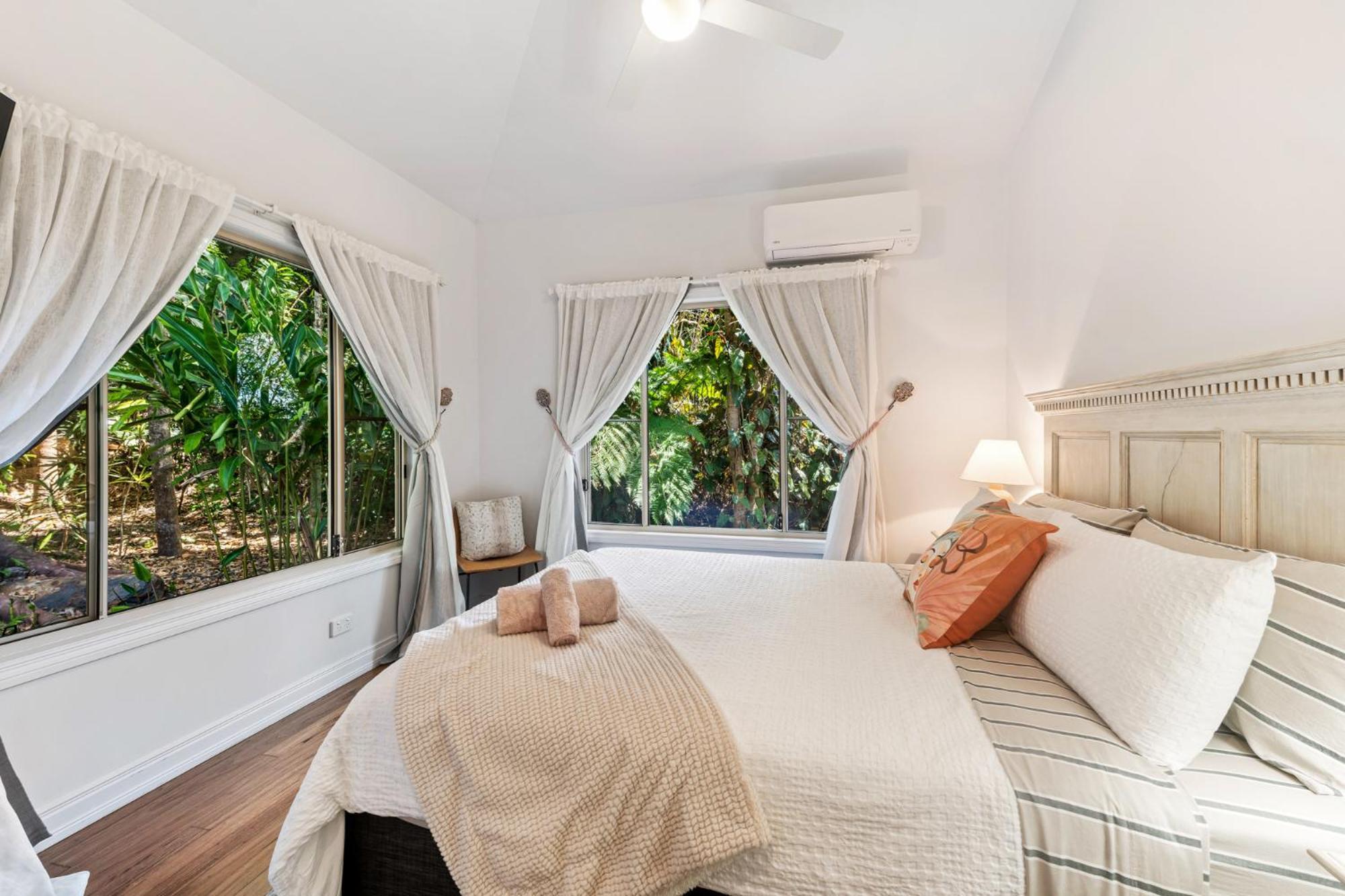 Elevata Luxe Jacuzzi - Wood Fire - Claw Bath - Pet Friendly Holiday home