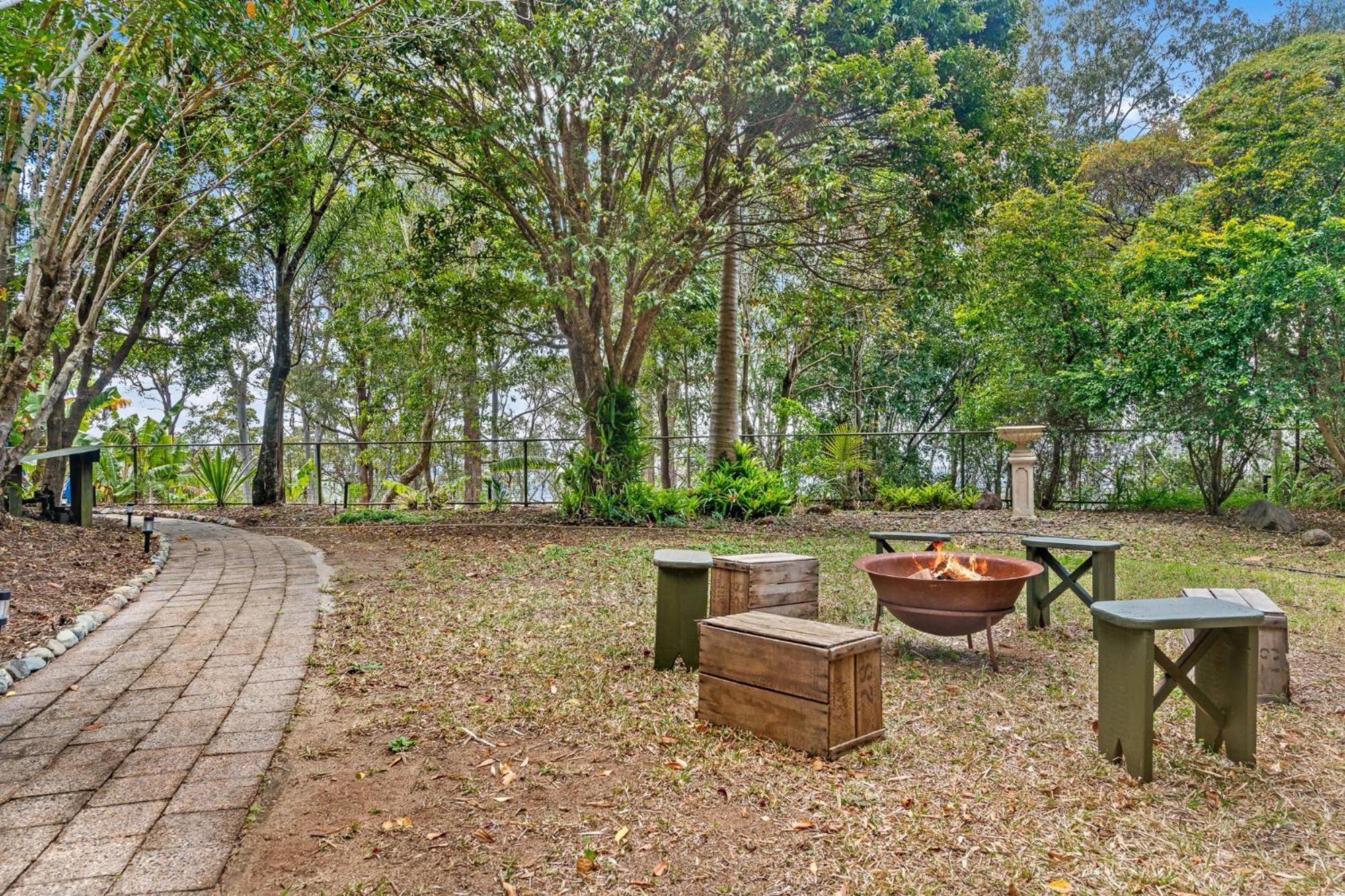 Elevata Luxe Jacuzzi - Wood Fire - Claw Bath - Pet Friendly