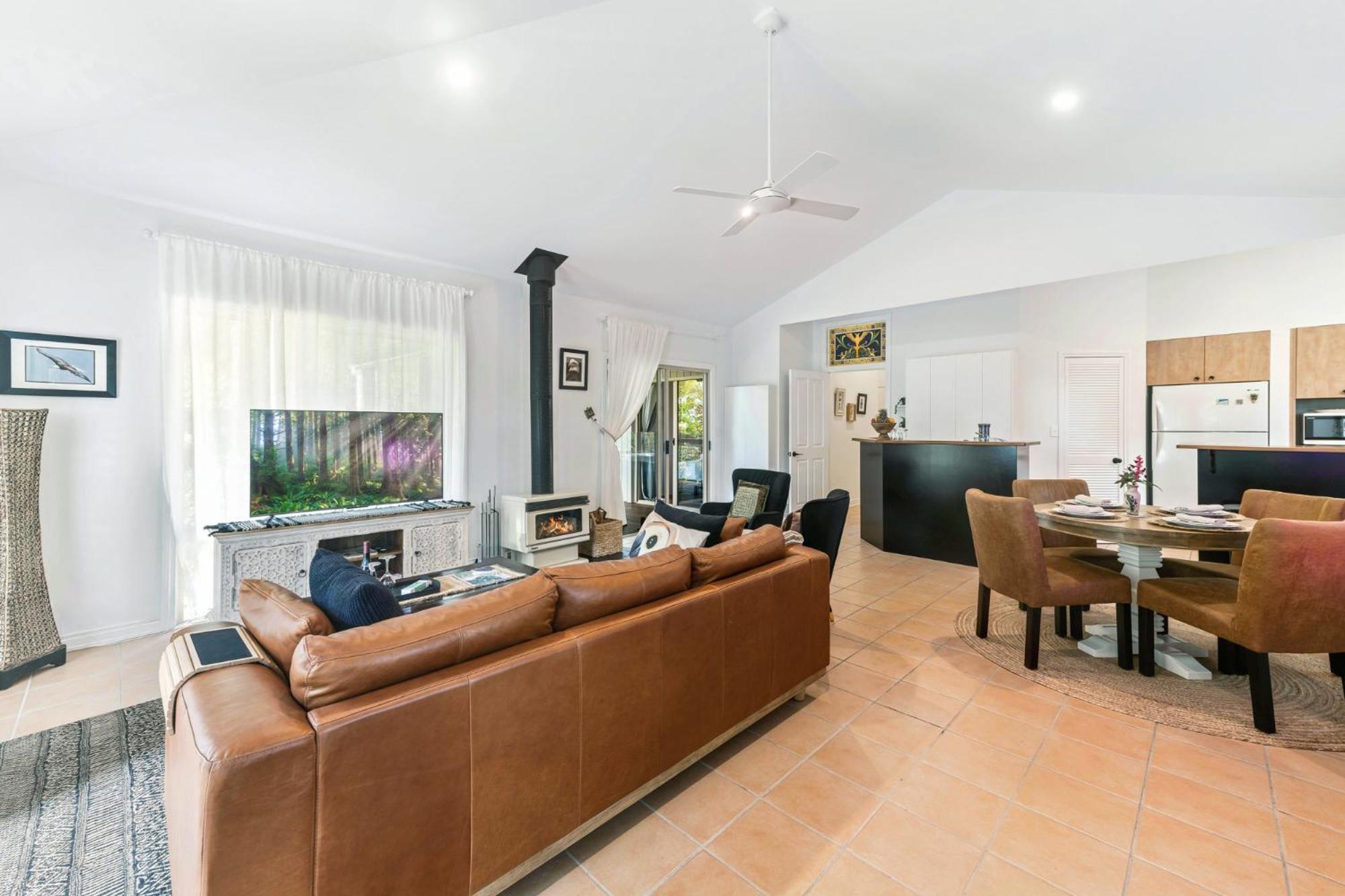 Elevata Luxe Jacuzzi - Wood Fire - Claw Bath - Pet Friendly Montville