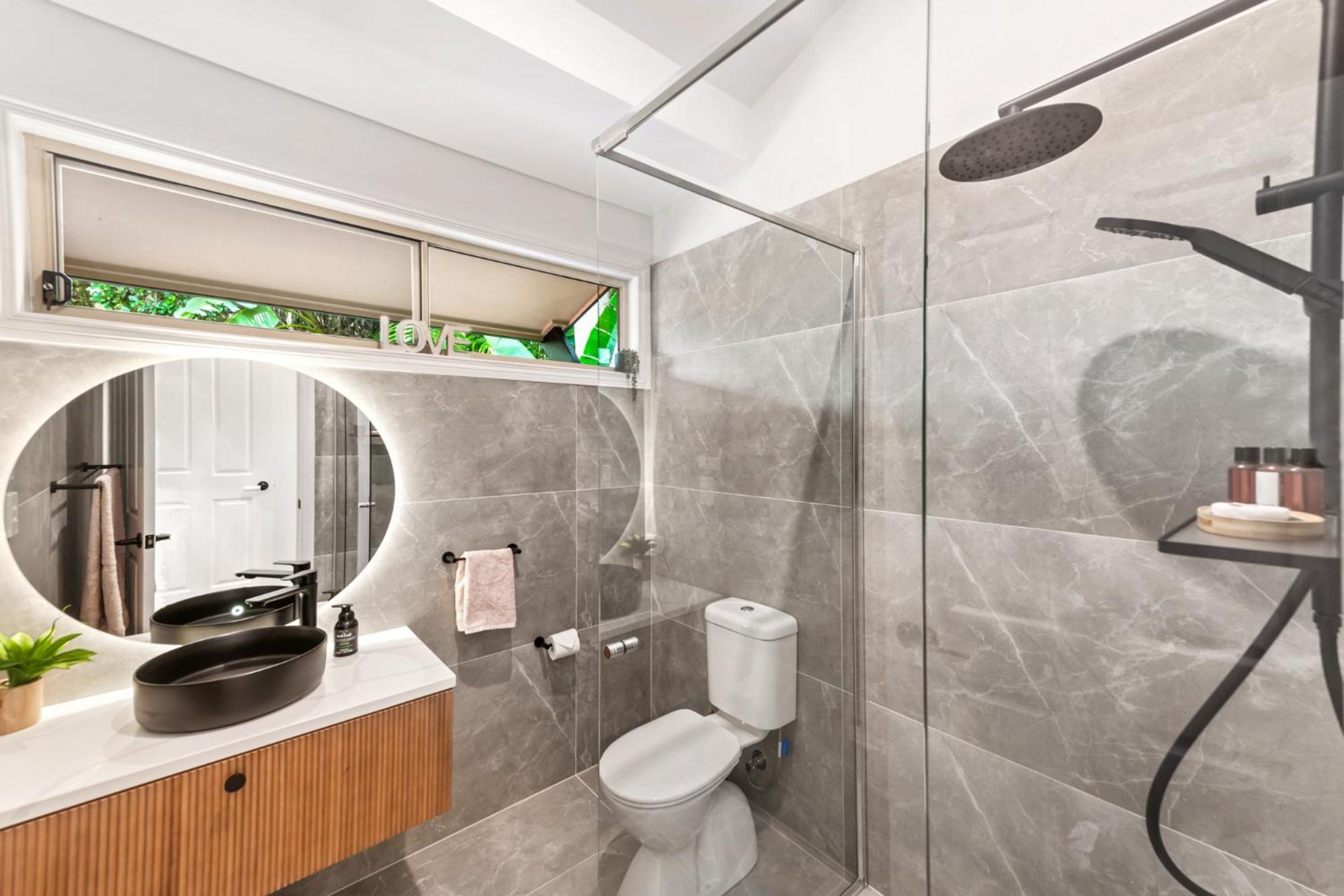 Elevata Luxe Jacuzzi - Wood Fire - Claw Bath - Pet Friendly